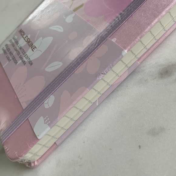 Moleskin Limited Edition Sakura Notebook - Picture 12 of 13